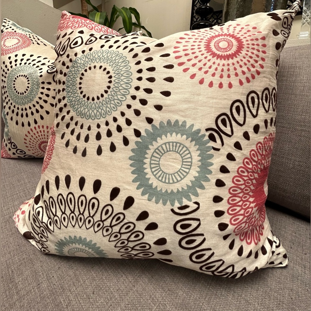 Cut Velvet Medallion on Taffeta Fabric Accent Pillow COVER ONLY
#0911248A